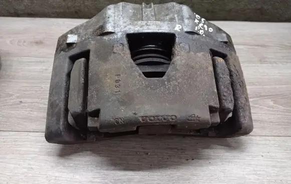 Volvo XC90 Front brake caliper 30657307