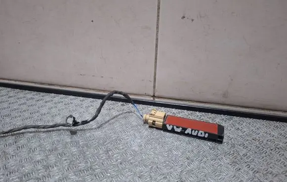 Volkswagen PASSAT B8 Keyless system antenna 5Q0962131