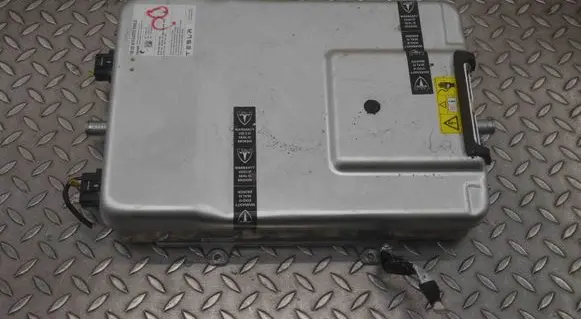 Voltage converter inverter
