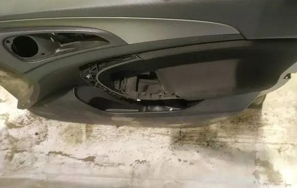 Opel Insignia A Front door card panel trim