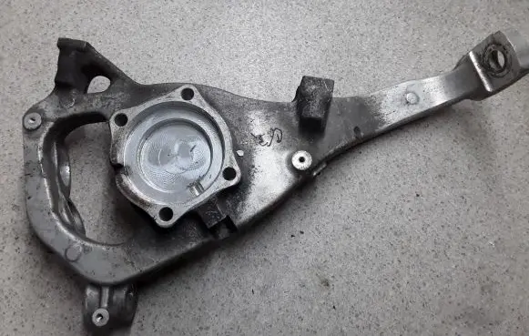 Mercedes-Benz C AMG W205 Front wheel hub spindle knuckle 2054600 AMG2054600