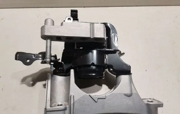 Lexus NX Engine mount bracket 
