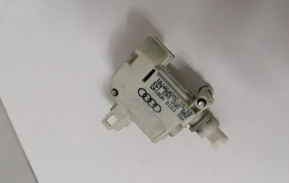 Audi A4 S4 B6 8E 8H Central locking motor 8E0862153