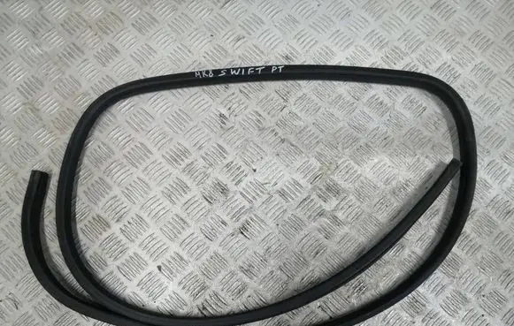 Suzuki Swift III Front door rubber seal 