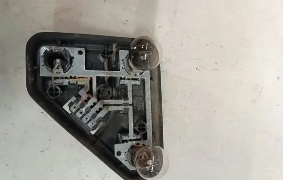 BMW 5 E39 Tail light bulb cover holder 8971326
