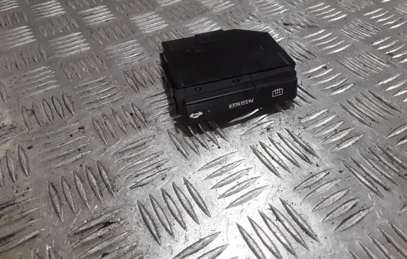 Toyota Avensis T250 Windscreen/window heater switch 8479006130C