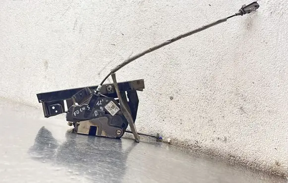 Ford Focus Rear door lock BM5AA26412BE 921766105