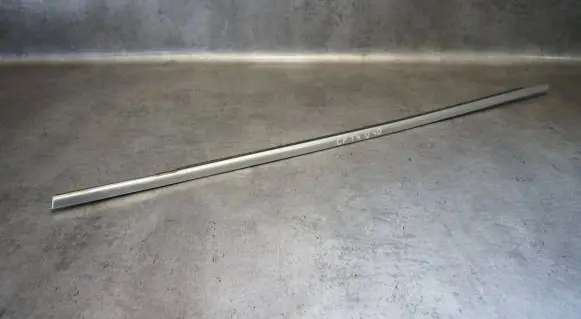 Volvo V40 Front door glass trim molding 