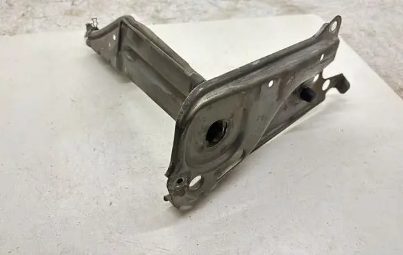 Audi 80 90 B3 Radiator support slam panel bracket 