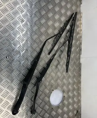 Subaru Impreza II Front wiper blade arm