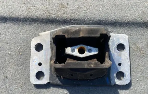 Ford S-MAX Engine mount bracket 30680699 30680700 6G9L7M121AC