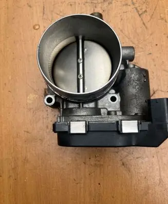 BMW 1 E82 E88 Throttle valve 7556119 13547556119
