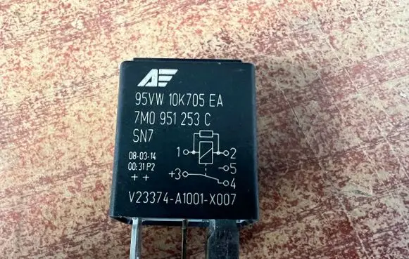 Volkswagen Golf V Other relay 7M0951253C