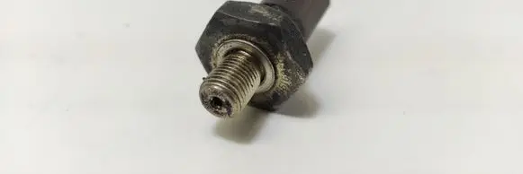 Volkswagen PASSAT B5.5 Oil pressure sensor 038919081C