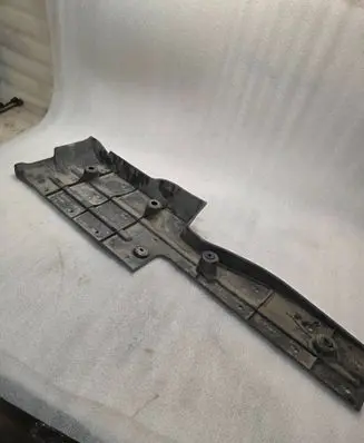 Toyota Prius (NHW20) Side bottom protection 5816847010 690N