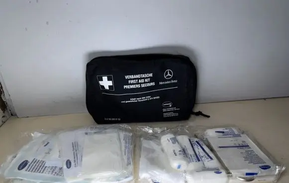 Mercedes-Benz A W169 First aid kit A1698600150 1698600150