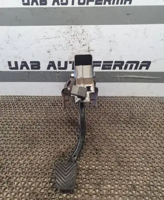 Hyundai i30 Brake pedal 328003X100