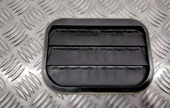 Volvo V70 Quarter panel pressure vent 31250723