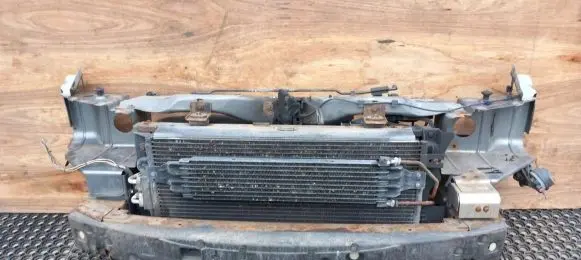 Chrysler Voyager Radiator support slam panel