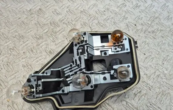 Opel Astra H Tail light bulb cover holder 16139200
