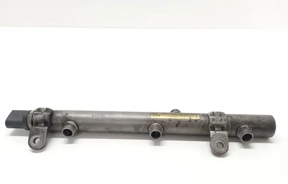 Mercedes-Benz C W204 Fuel main line pipe A6420703095 028100074