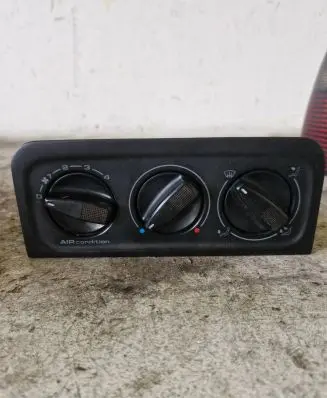 Volkswagen Golf III Climate control unit