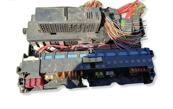 BMW 3 E46 Fuse module 16091000000 E63314H