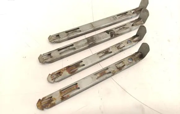 Headlight/headlamp mounting bracket