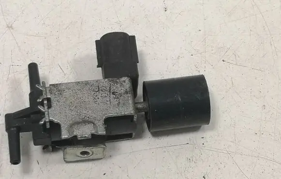 Lexus ES 250 - 300 - 330 Vacuum valve 2586020040 1486004240
