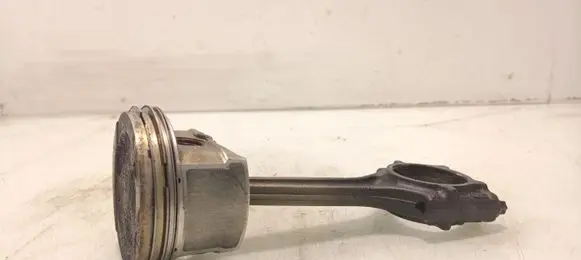 Volkswagen Golf Plus Piston 050G