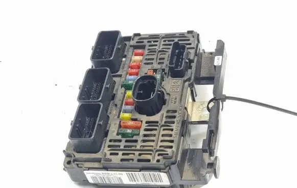 Citroen C4 I Relay mounting block 9661682980