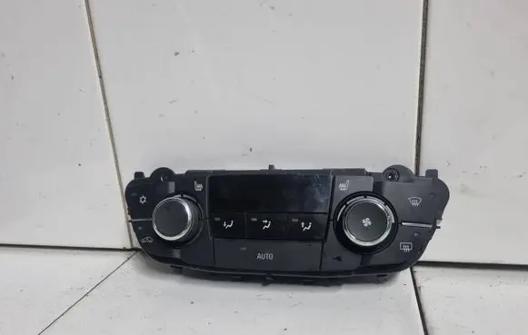 Opel Insignia A Climate control unit 13273096 0811130079A 009620110811