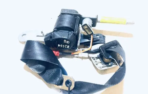 Mitsubishi Carisma Front seatbelt 570186099 8290c