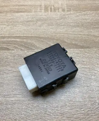 Toyota Prius (XW30) Window wiper relay 8594047020 4230001111