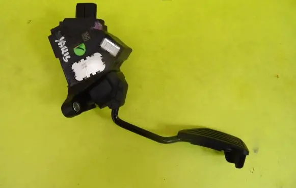 Toyota Yaris Accelerator throttle pedal 781100D020
