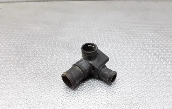 Volkswagen PASSAT B5 Engine coolant pipe/hose 028121132