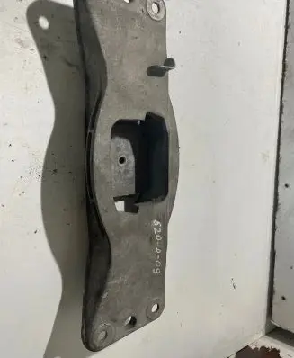 BMW 5 E60 E61 Gearbox mounting bracket 6769634 13807410