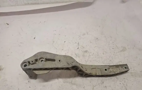 Audi A4 S4 B5 8D Rear differential/diff mount bracket 8D0599289