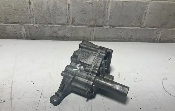 BMW 3 E92 E93 Oil pump 7560250 7545939