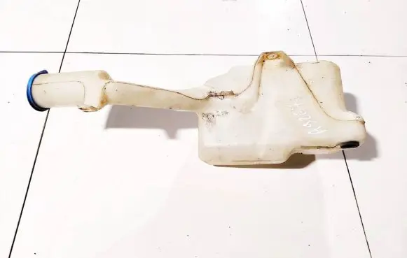 Honda CR-V Windshield washer fluid reservoir/tank