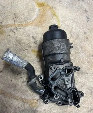 Citroen Berlingo Oil filter mounting bracket