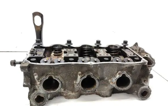 Mazda 929 Engine head JE01