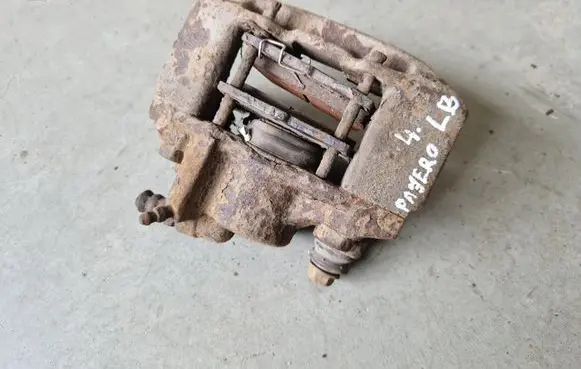Mitsubishi Pajero Sport I Rear brake caliper