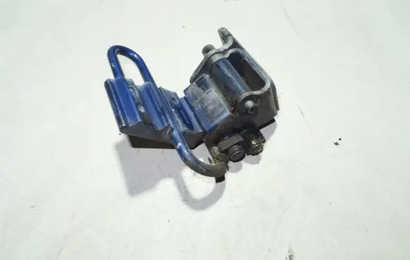 Audi A4 S4 B6 8E 8H Rear door lower hinge 8E0833411