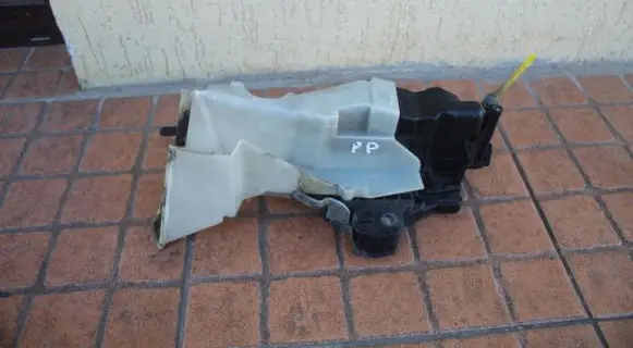 Mercedes-Benz E W210 Front door lock 