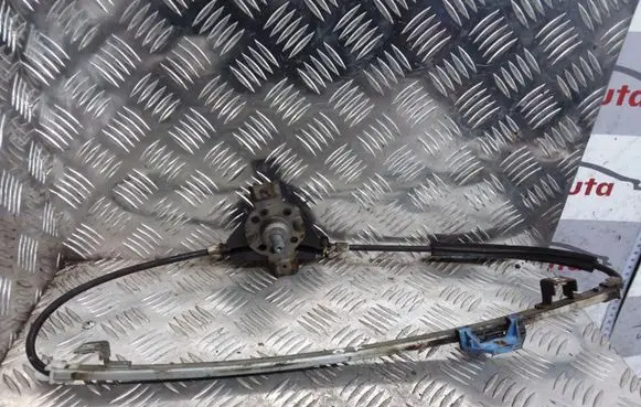 Rear door manual window regulator