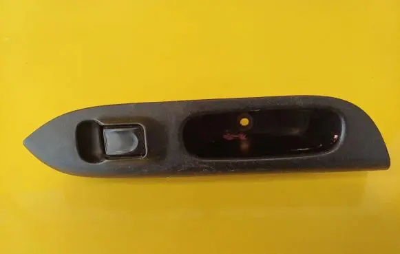Opel Frontera B Electric window control switch 8971221021