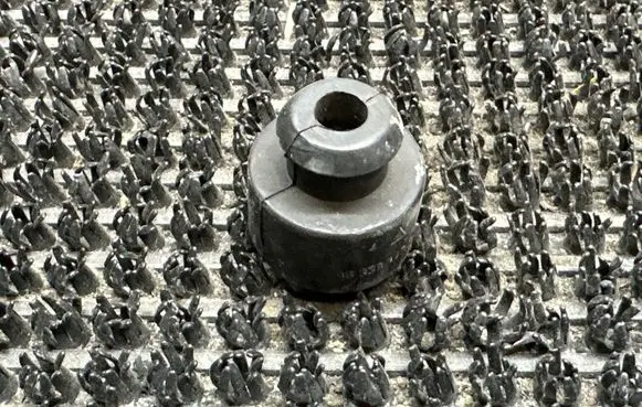 Radiator mount bracket