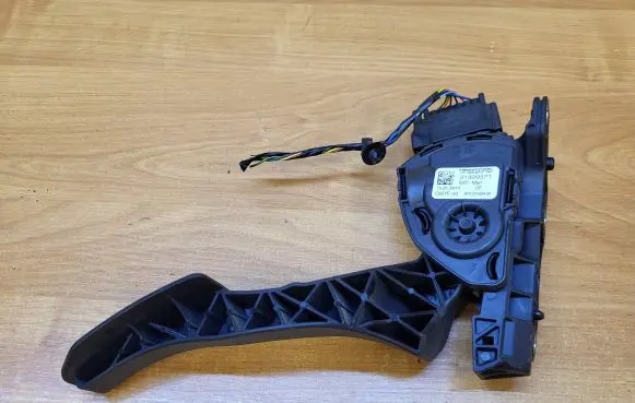 Volvo V60 Accelerator throttle pedal 31329371 6PV01083430 C95YE03