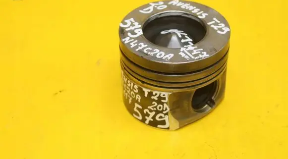 Toyota Avensis T270 Piston 